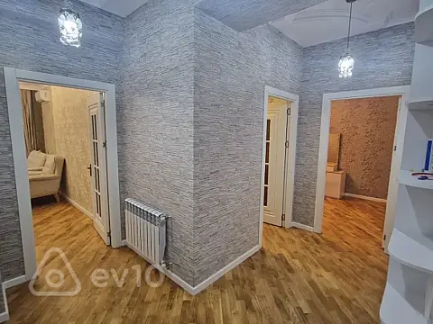 Kirayə verilir 2 otaqlı yeni tikili 70 m²