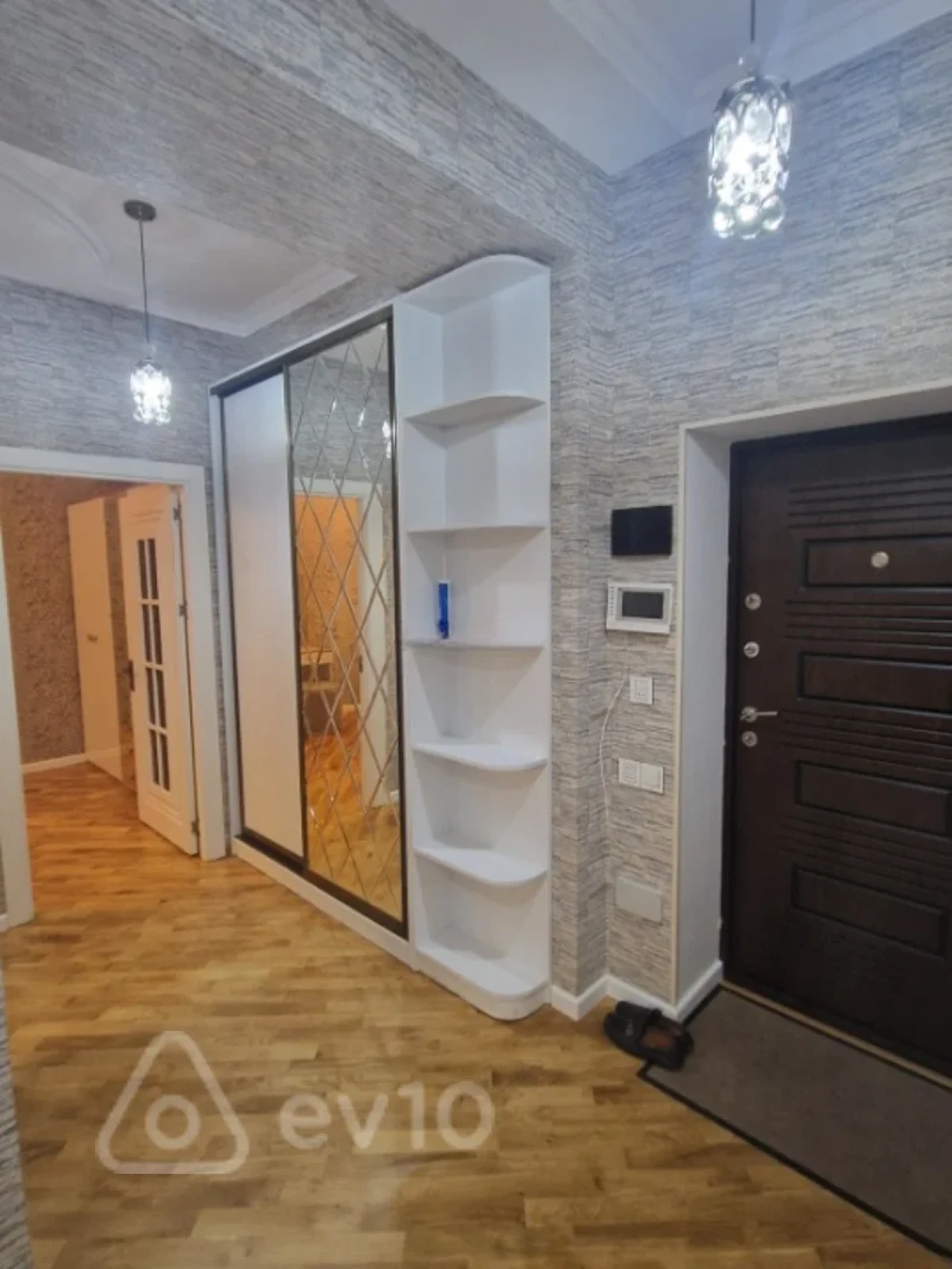 Kirayə verilir 2 otaqlı yeni tikili 70 m²