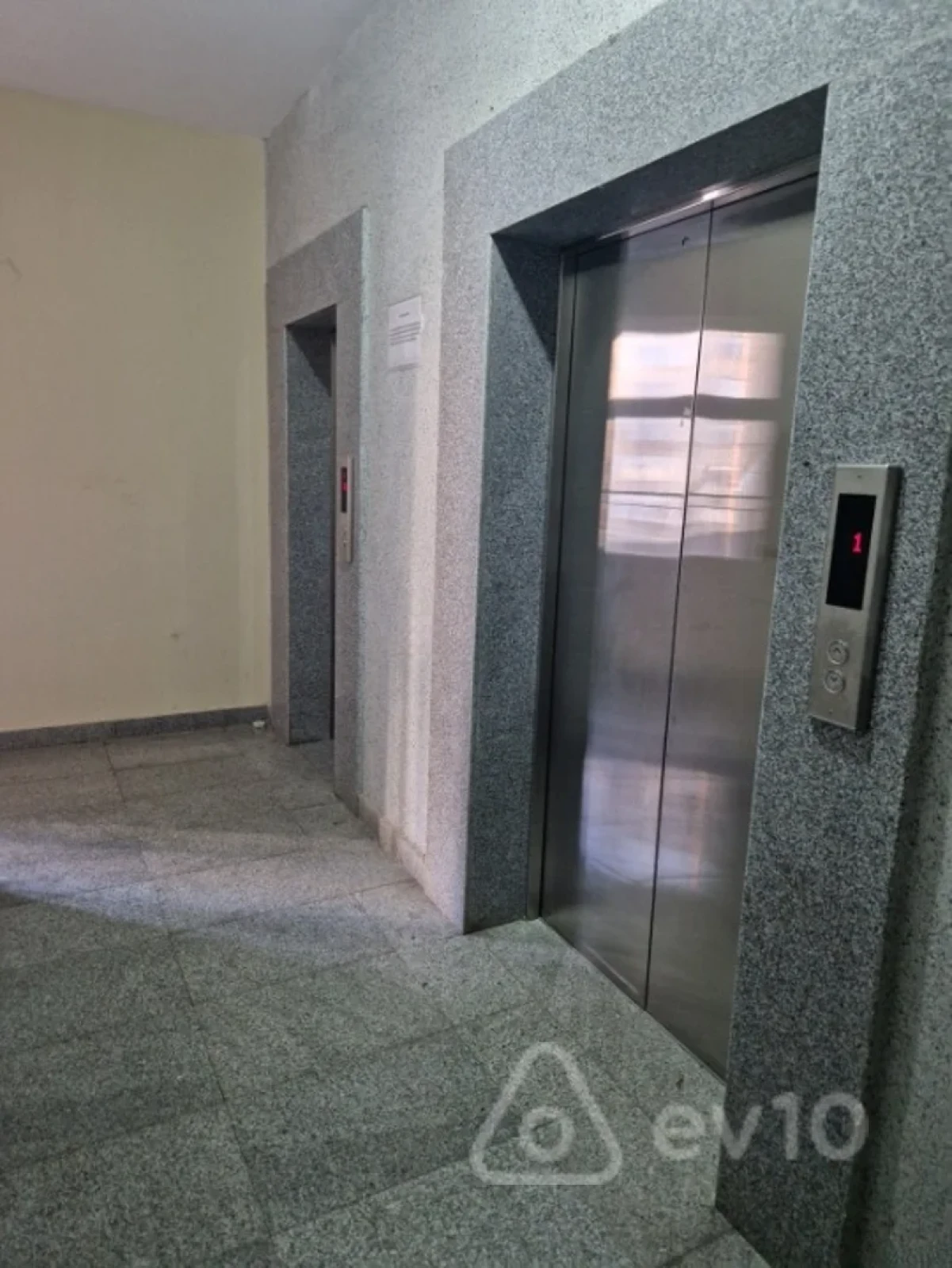 Kirayə verilir 2 otaqlı yeni tikili 70 m²