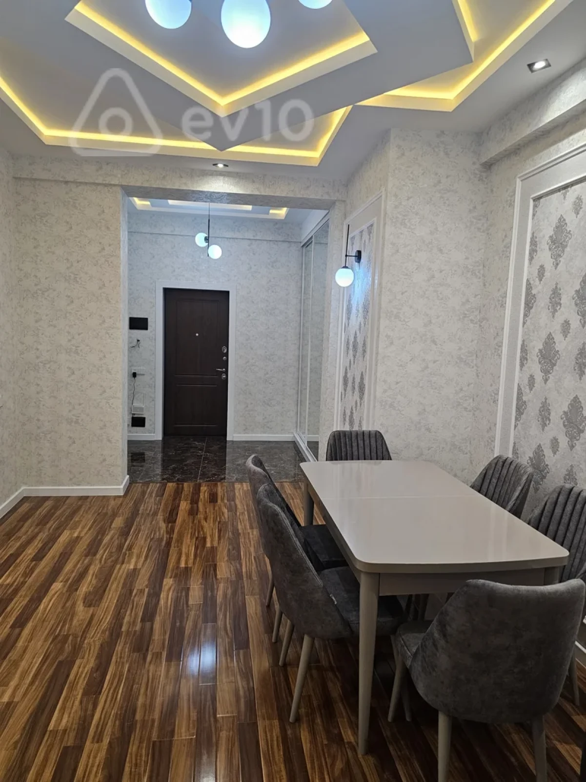 Satılır 2 otaqlı yeni tikili 68 m²