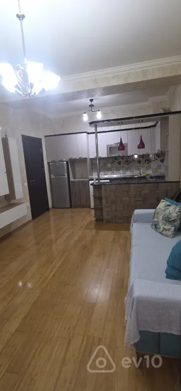 Kirayə verilir 2 otaqlı yeni tikili 70 m²