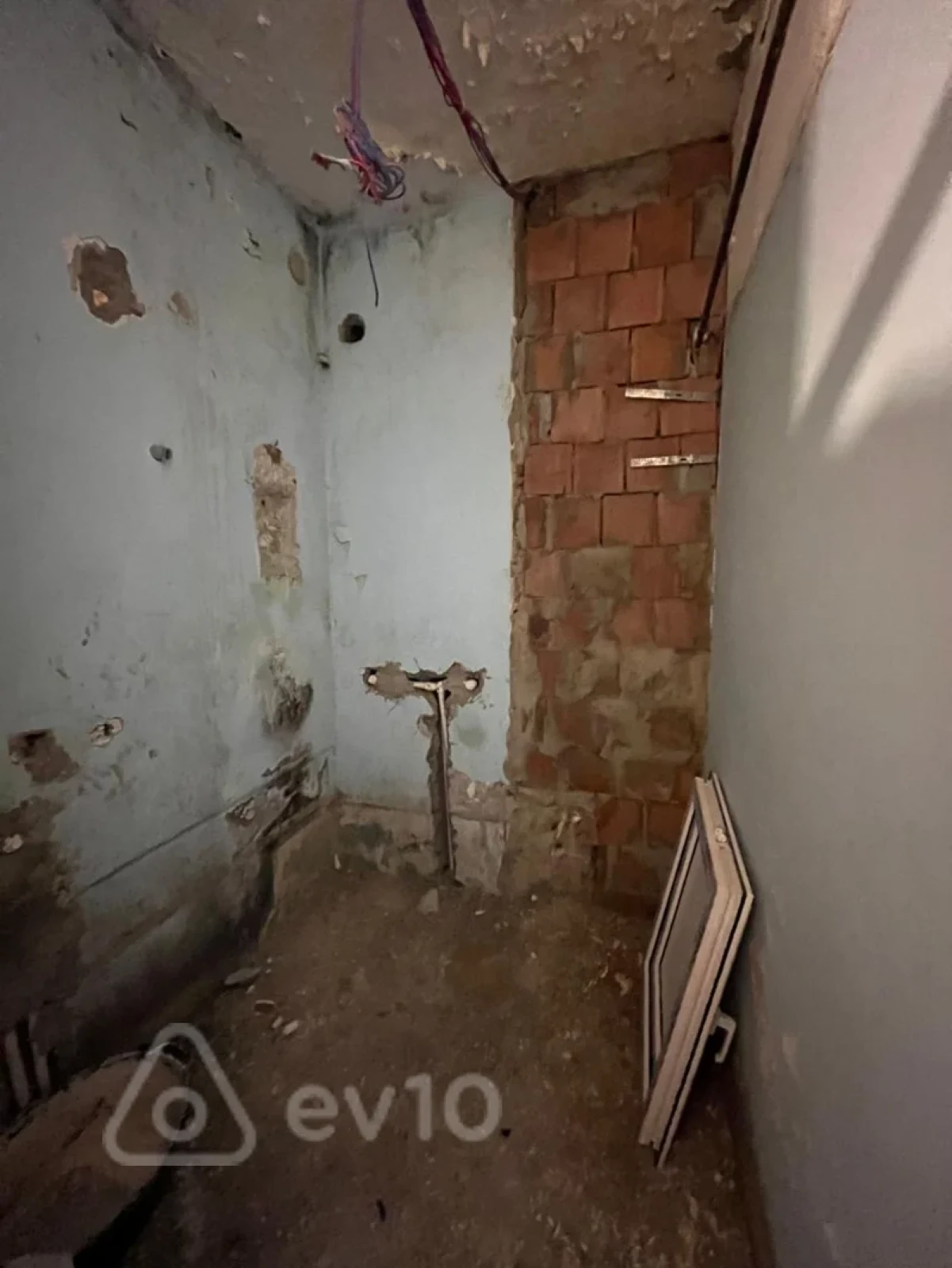 Satılır 1 otaqlı köhnə tikili 30 m²