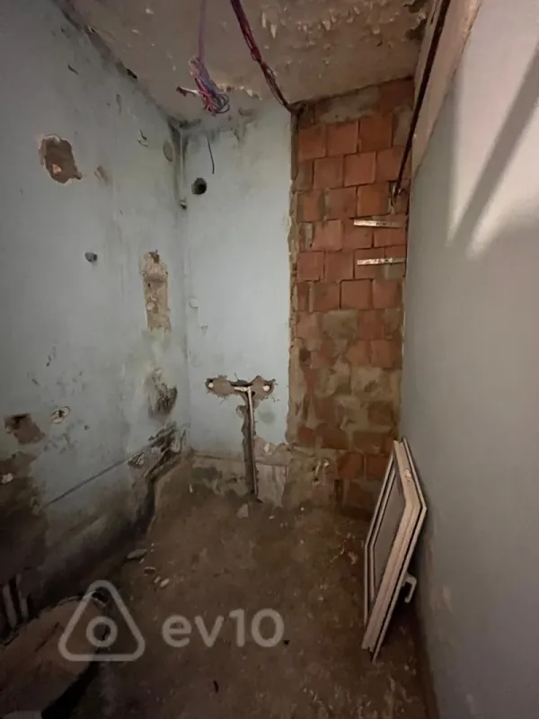 Satılır 1 otaqlı köhnə tikili 30 m²