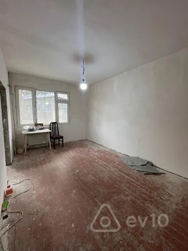 Satılır 1 otaqlı köhnə tikili 30 m²