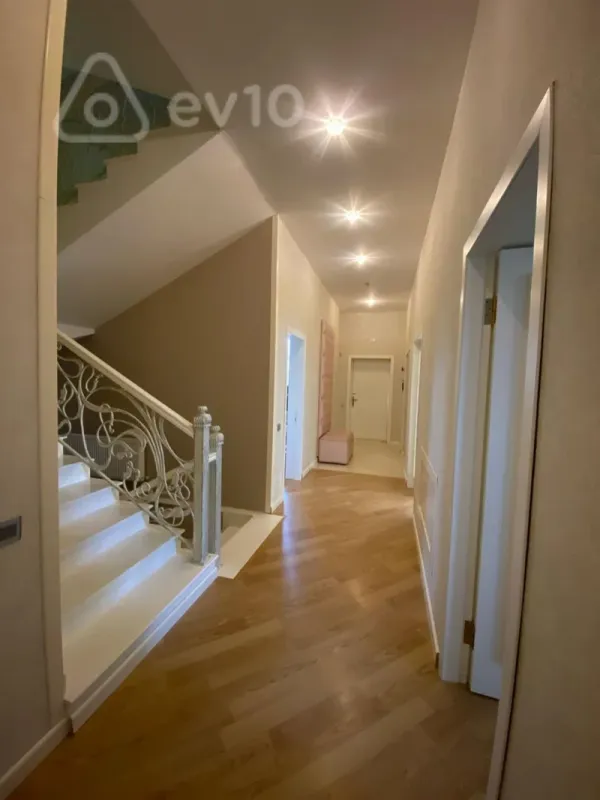 Kirayə verilir 6 otaqlı həyət evi 350 m²