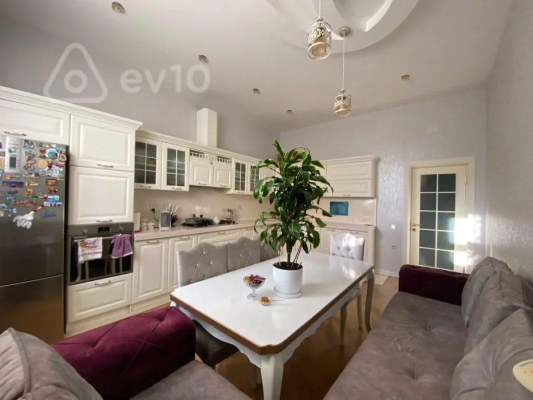 Kirayə verilir 6 otaqlı həyət evi 350 m²