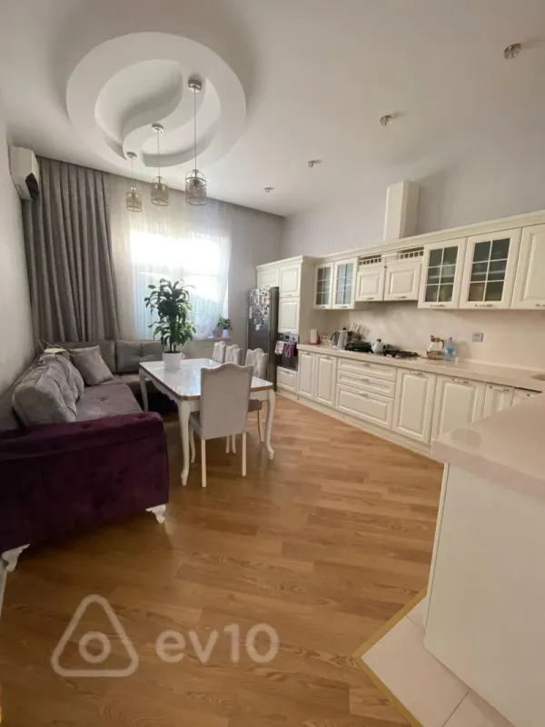 Kirayə verilir 6 otaqlı həyət evi 350 m²
