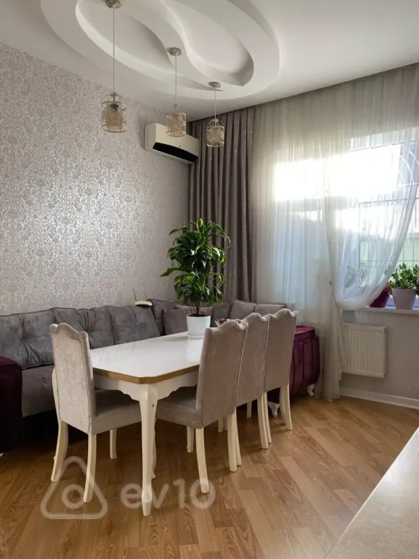 Kirayə verilir 6 otaqlı həyət evi 350 m²