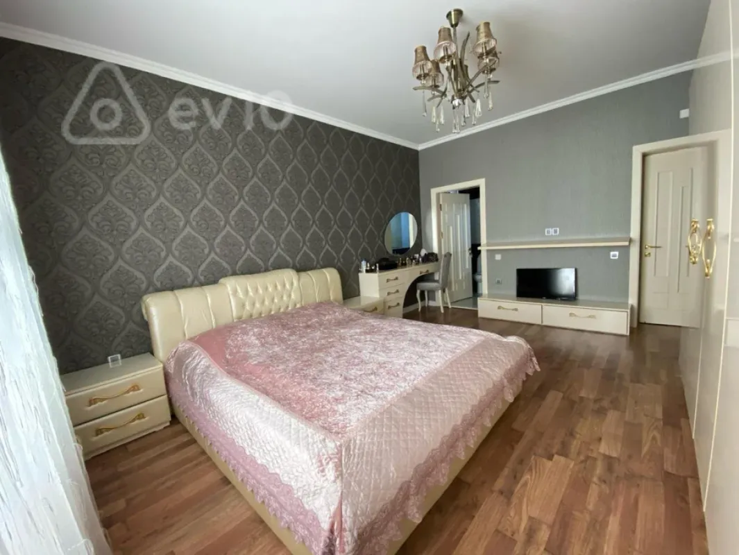 Kirayə verilir 6 otaqlı həyət evi 350 m²