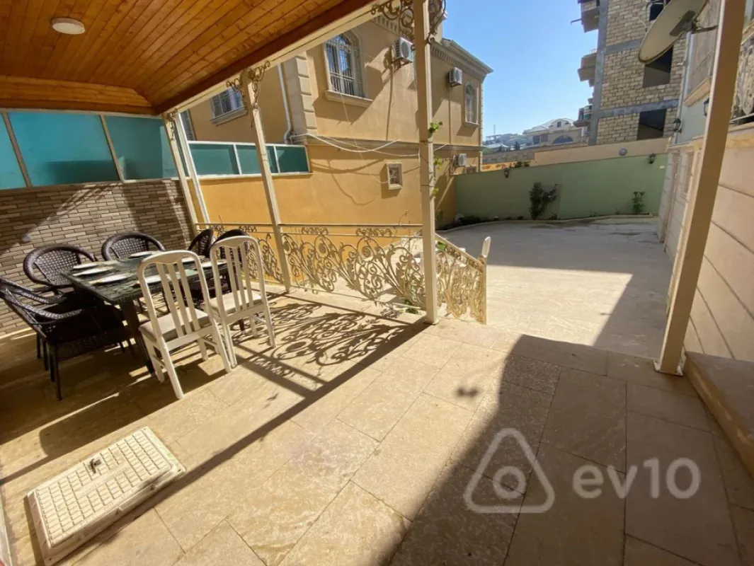 Kirayə verilir 6 otaqlı həyət evi 350 m²
