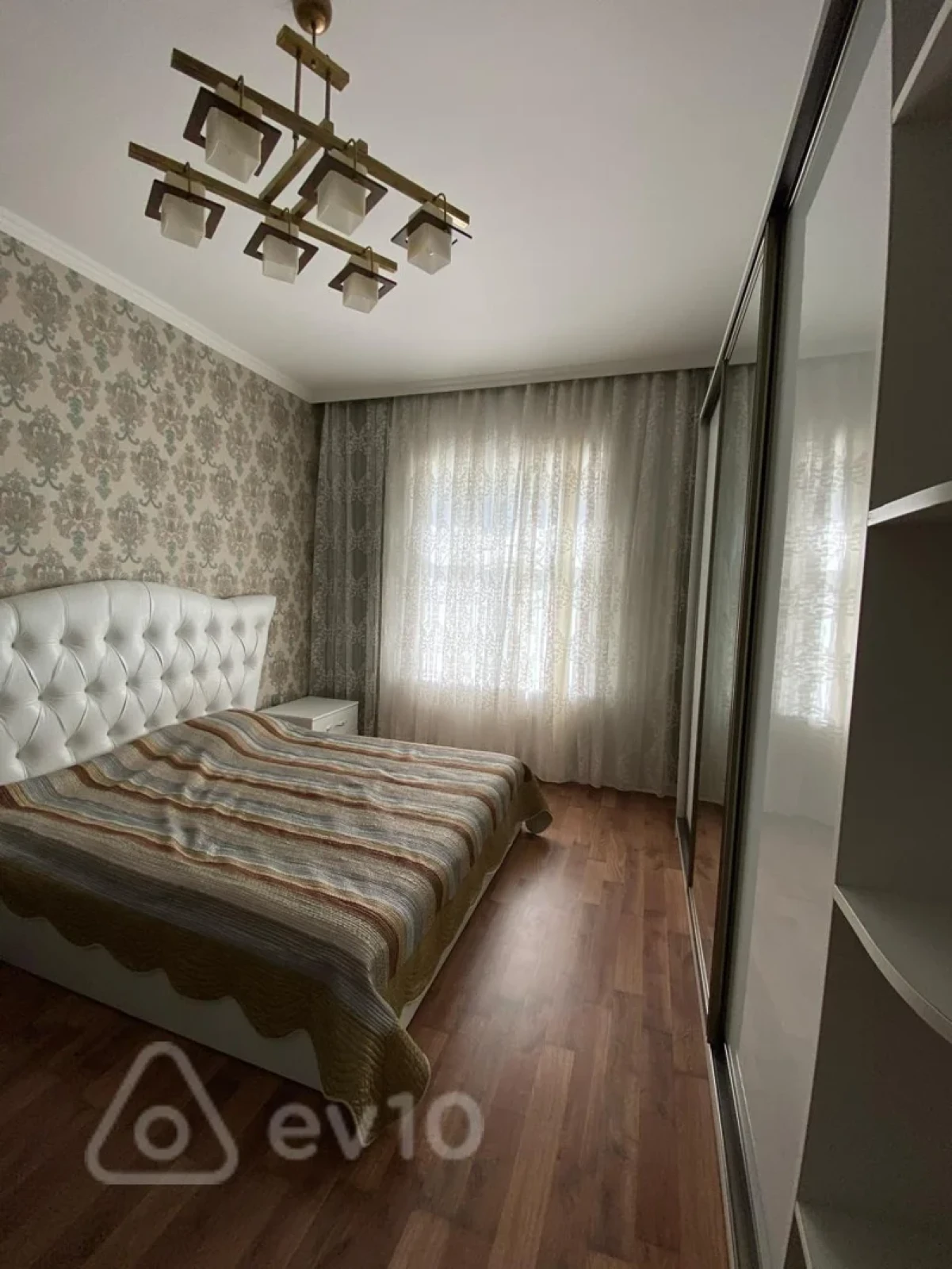 Kirayə verilir 6 otaqlı həyət evi 350 m²