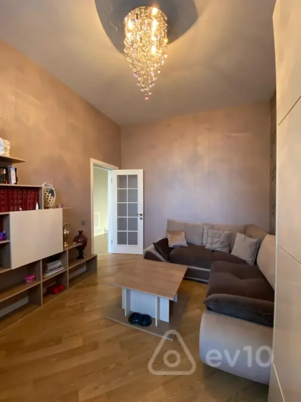 Kirayə verilir 6 otaqlı həyət evi 350 m²