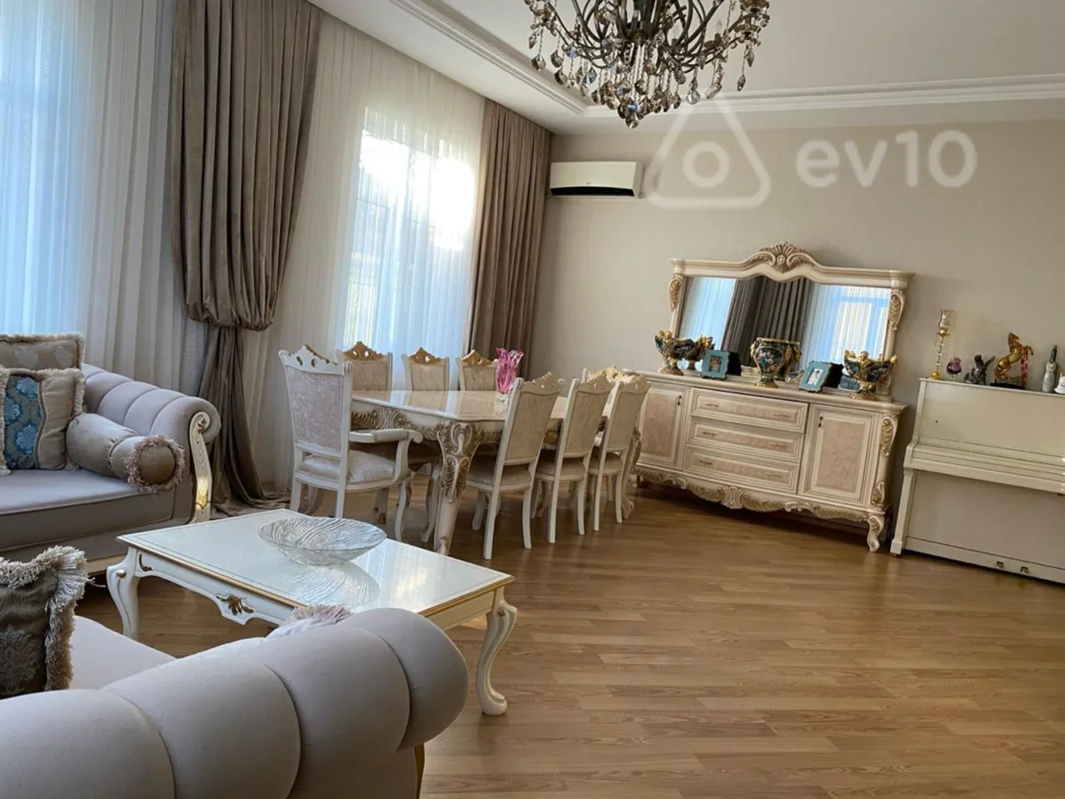Kirayə verilir 6 otaqlı həyət evi 350 m²