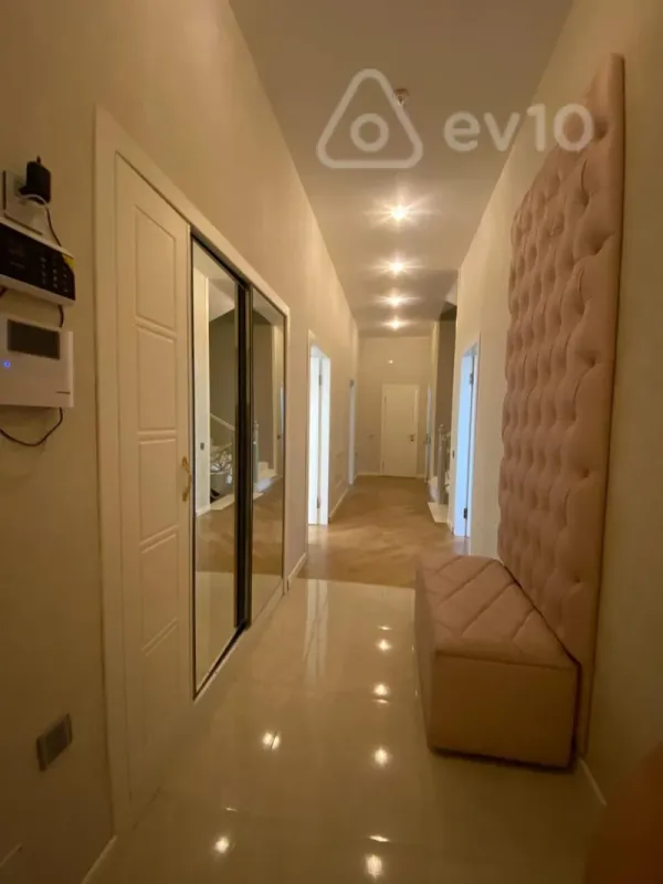 Kirayə verilir 6 otaqlı həyət evi 350 m²