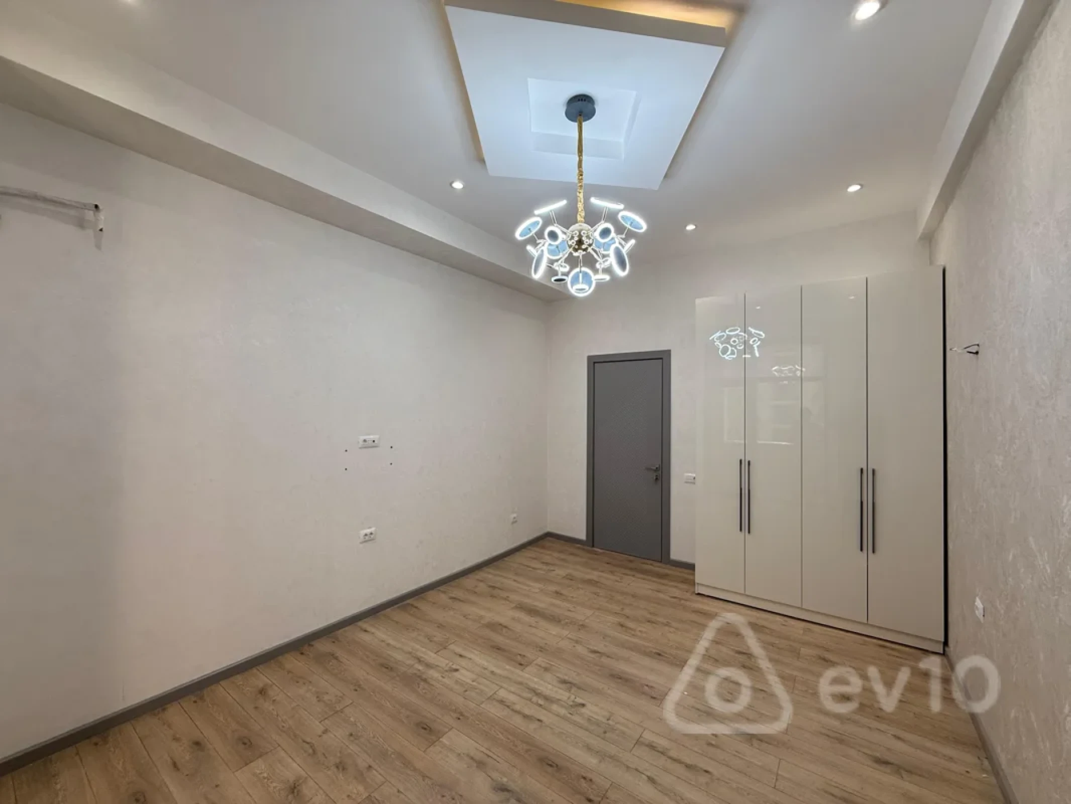 Satılır 2 otaqlı yeni tikili 92 m²