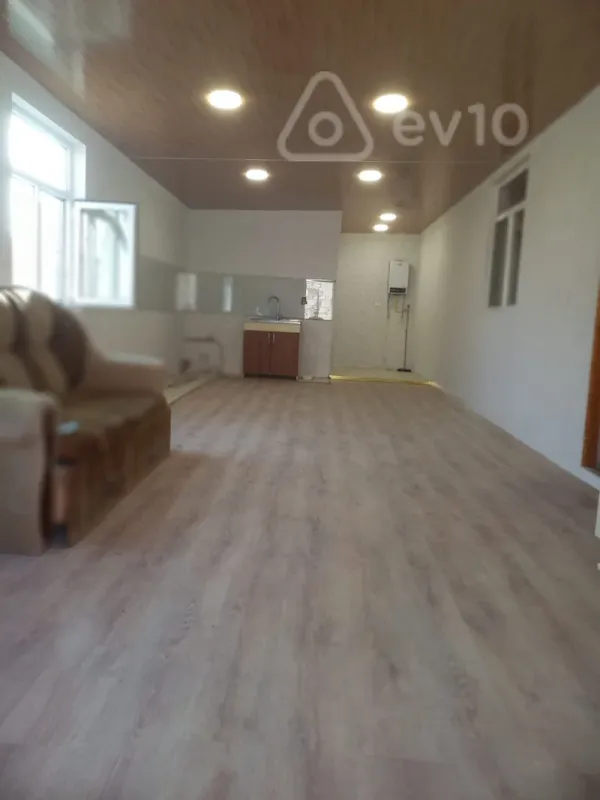 Satılır 5 otaqlı həyət evi 142 m²