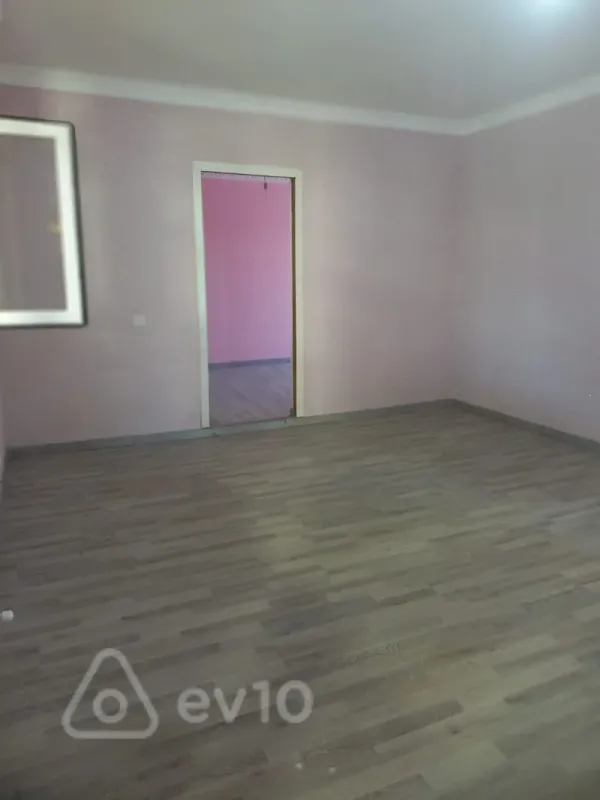 Satılır 5 otaqlı həyət evi 142 m²