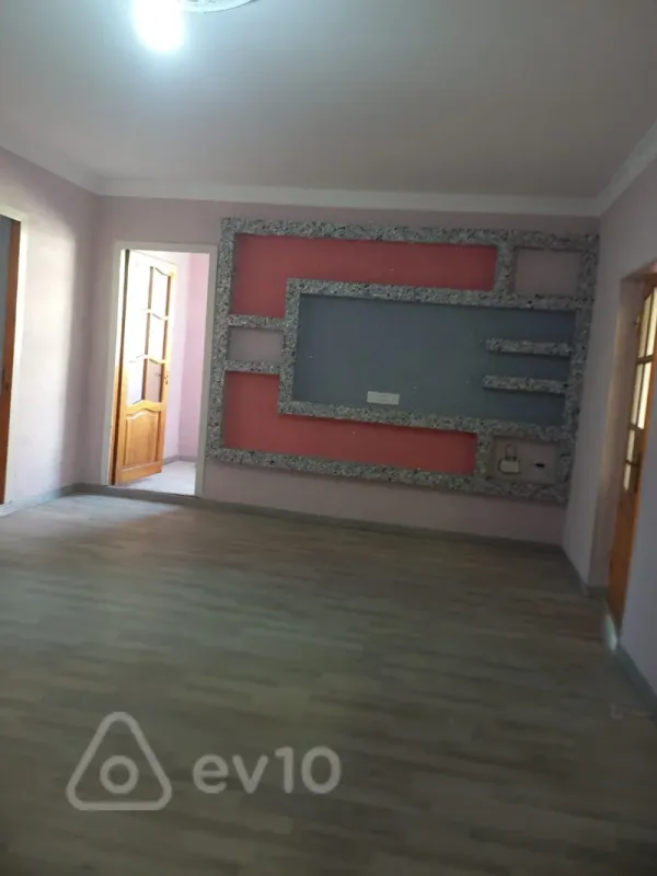 Satılır 5 otaqlı həyət evi 142 m²
