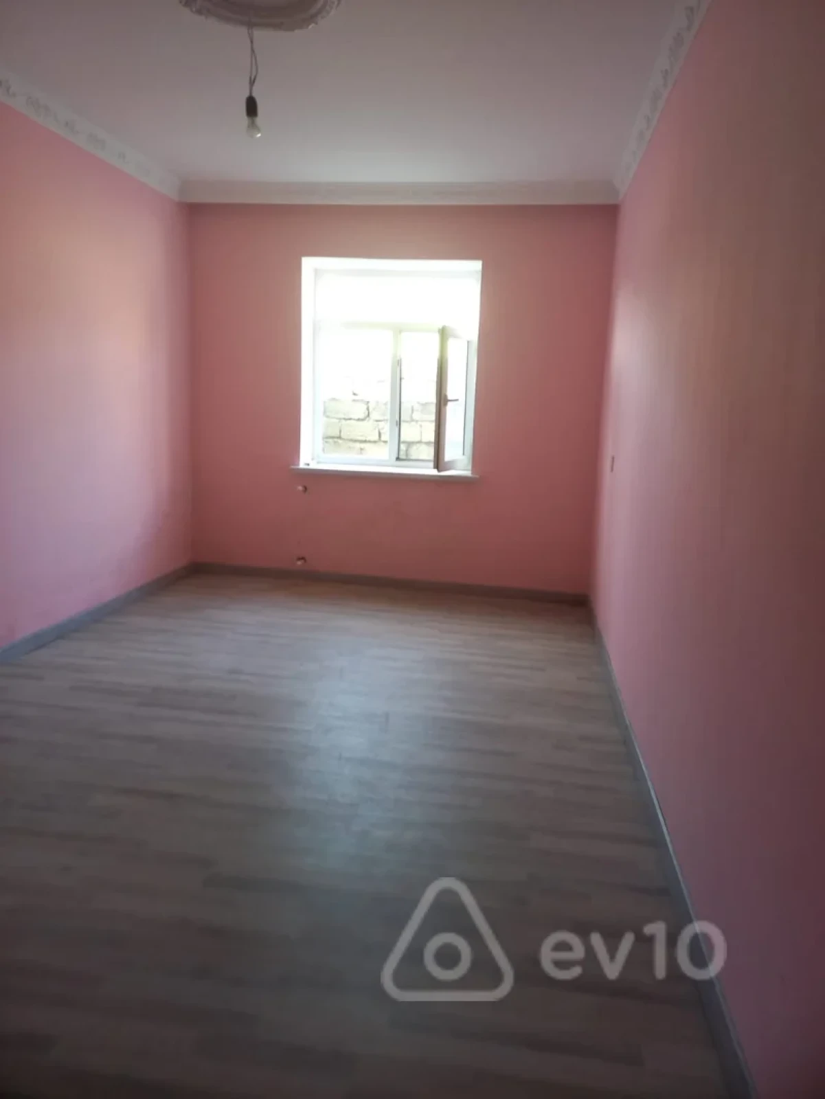 Satılır 5 otaqlı həyət evi 142 m²