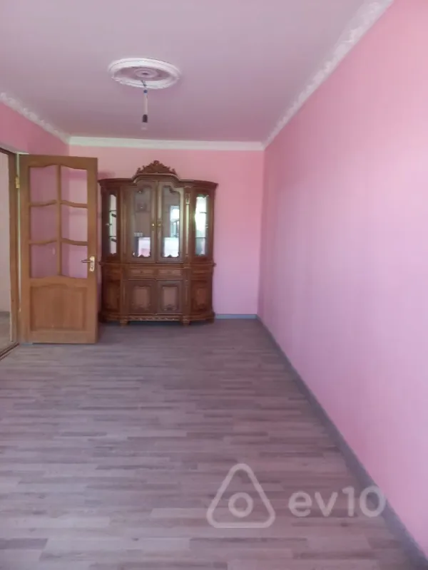 Satılır 5 otaqlı həyət evi 142 m²