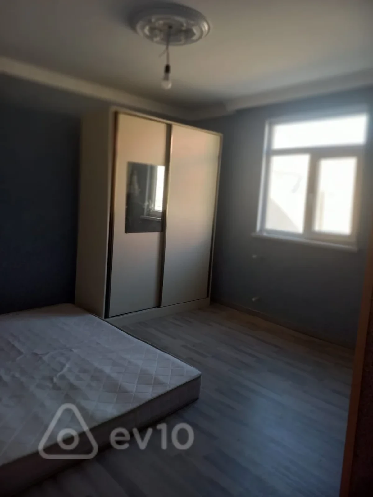 Satılır 5 otaqlı həyət evi 142 m²
