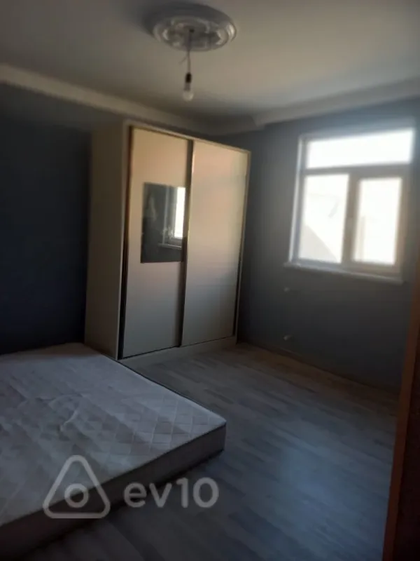 Satılır 5 otaqlı həyət evi 142 m²