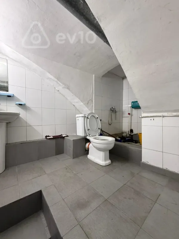 Satılır mənzil 150 m²