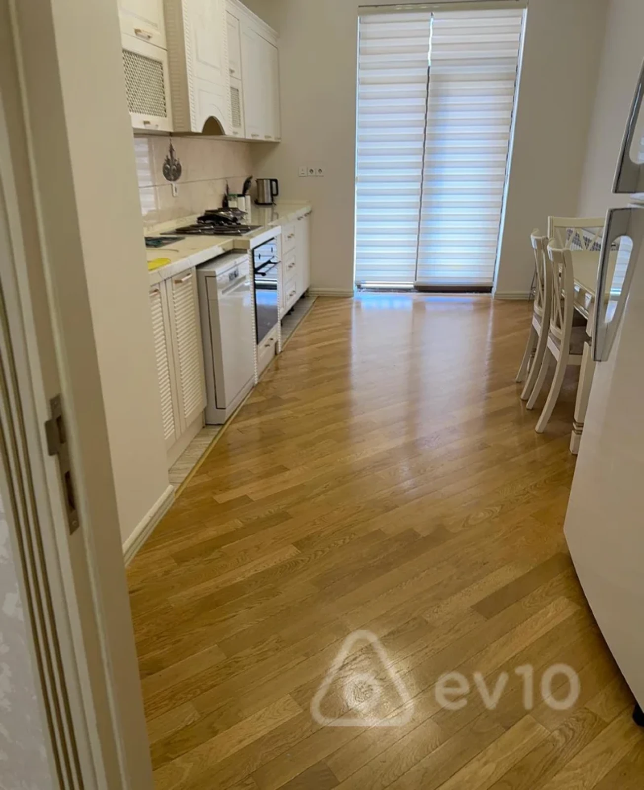 Kirayə verilir 3 otaqlı yeni tikili 160 m²