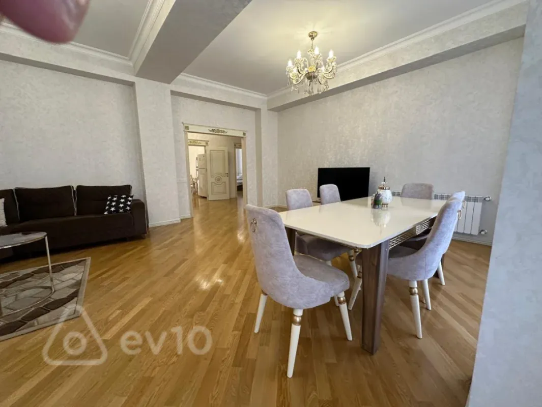 Kirayə verilir 3 otaqlı yeni tikili 160 m²