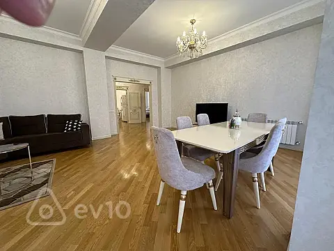 Kirayə verilir 3 otaqlı yeni tikili 160 m²