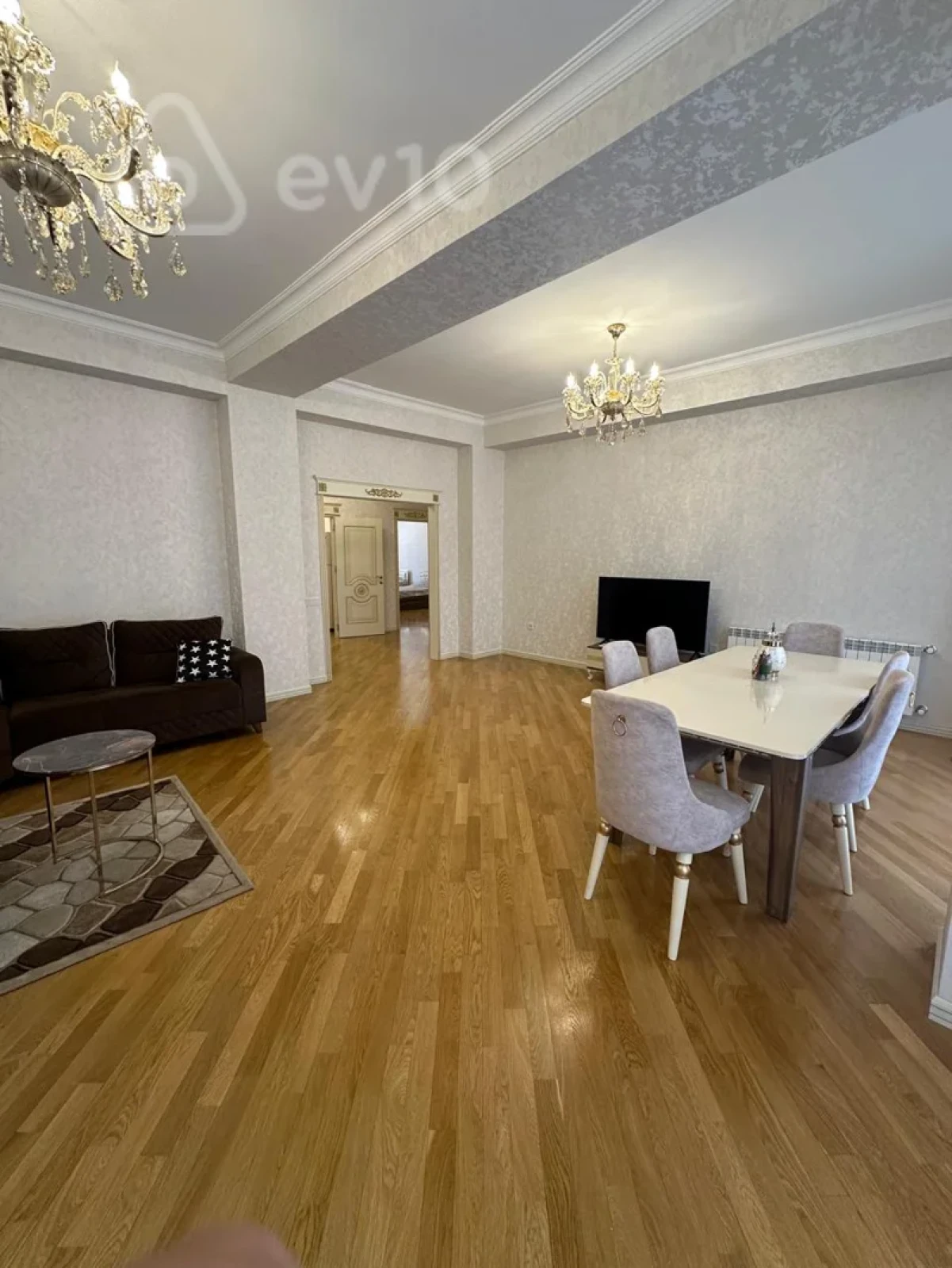 Kirayə verilir 3 otaqlı yeni tikili 160 m²