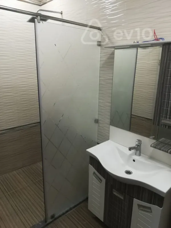 Kirayə verilir 3 otaqlı yeni tikili 110 m²