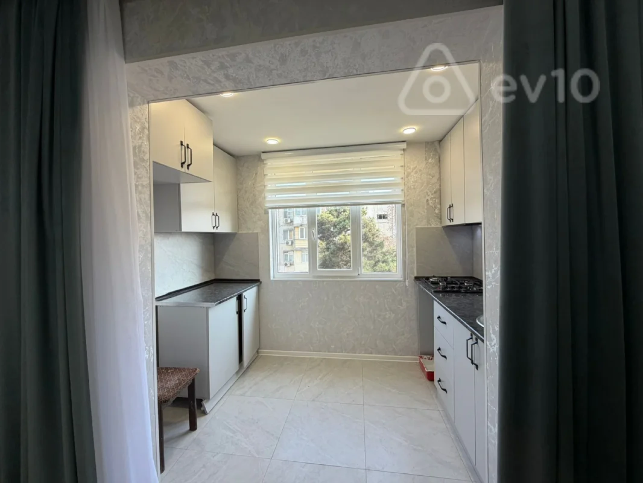 Satılır 2 otaqlı köhnə tikili 35 m²
