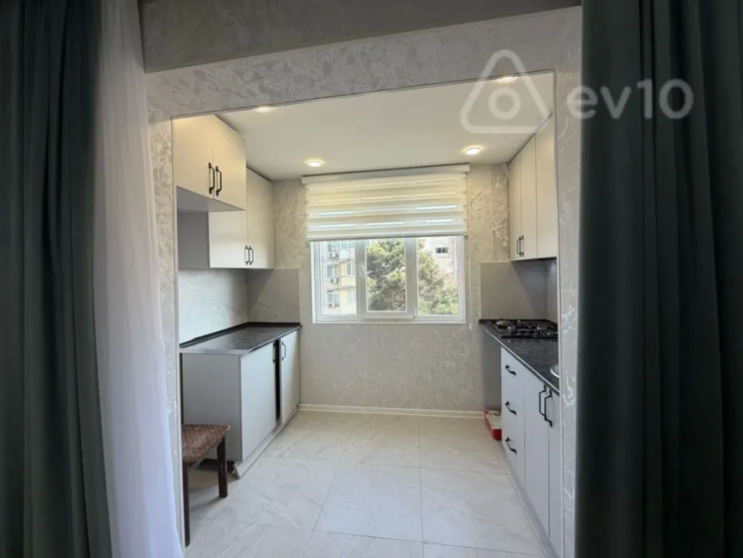Satılır 2 otaqlı köhnə tikili 35 m²