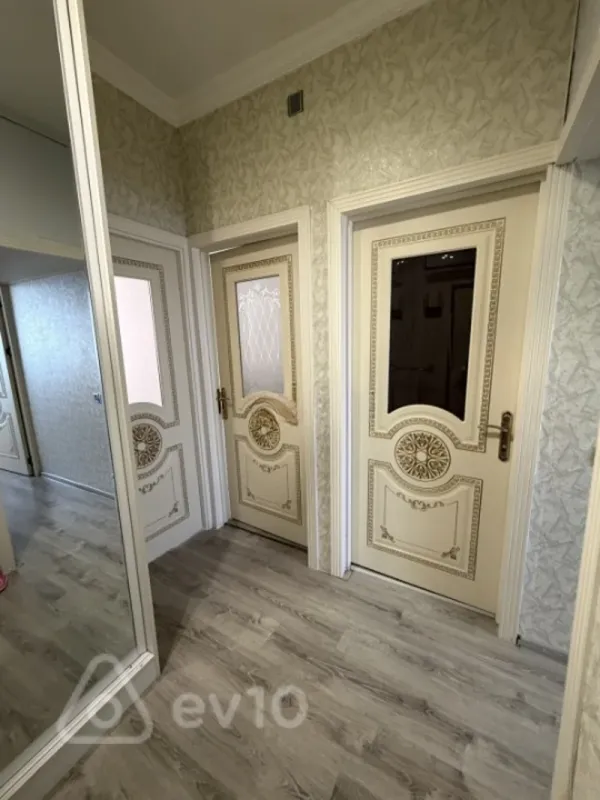 Satılır 3 otaqlı köhnə tikili 75 m²