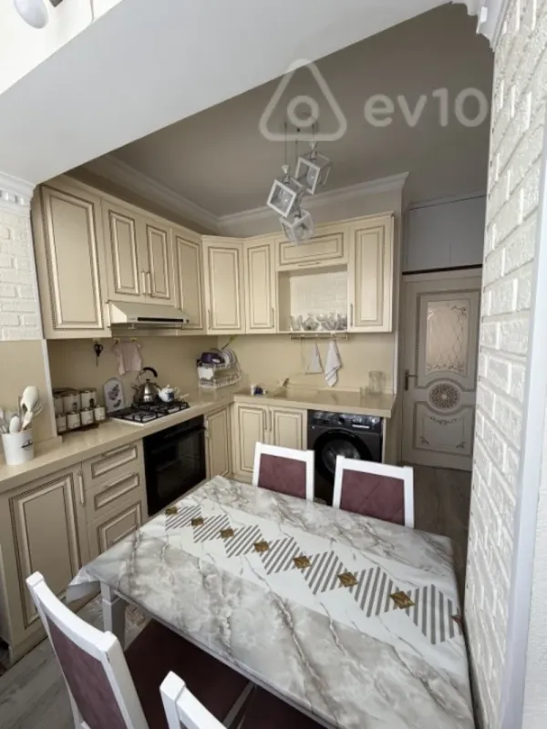 Satılır 3 otaqlı köhnə tikili 75 m²