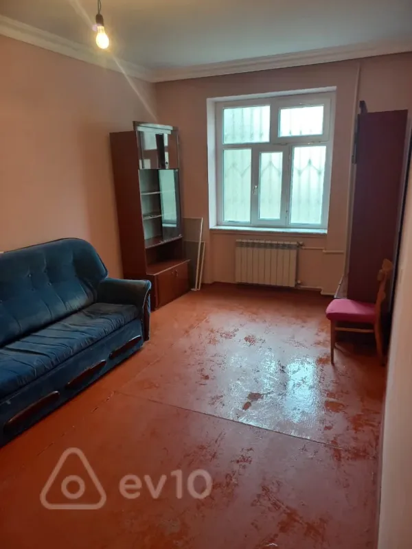 Satılır 2 otaqlı köhnə tikili 65 m²