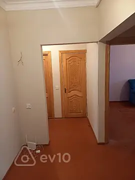 Satılır 2 otaqlı köhnə tikili 65 m²