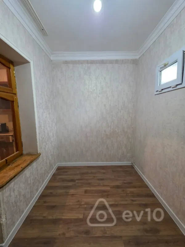Kirayə verilir 2 otaqlı köhnə tikili 48 m²