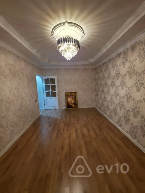 Kirayə verilir 2 otaqlı köhnə tikili 48 m²
