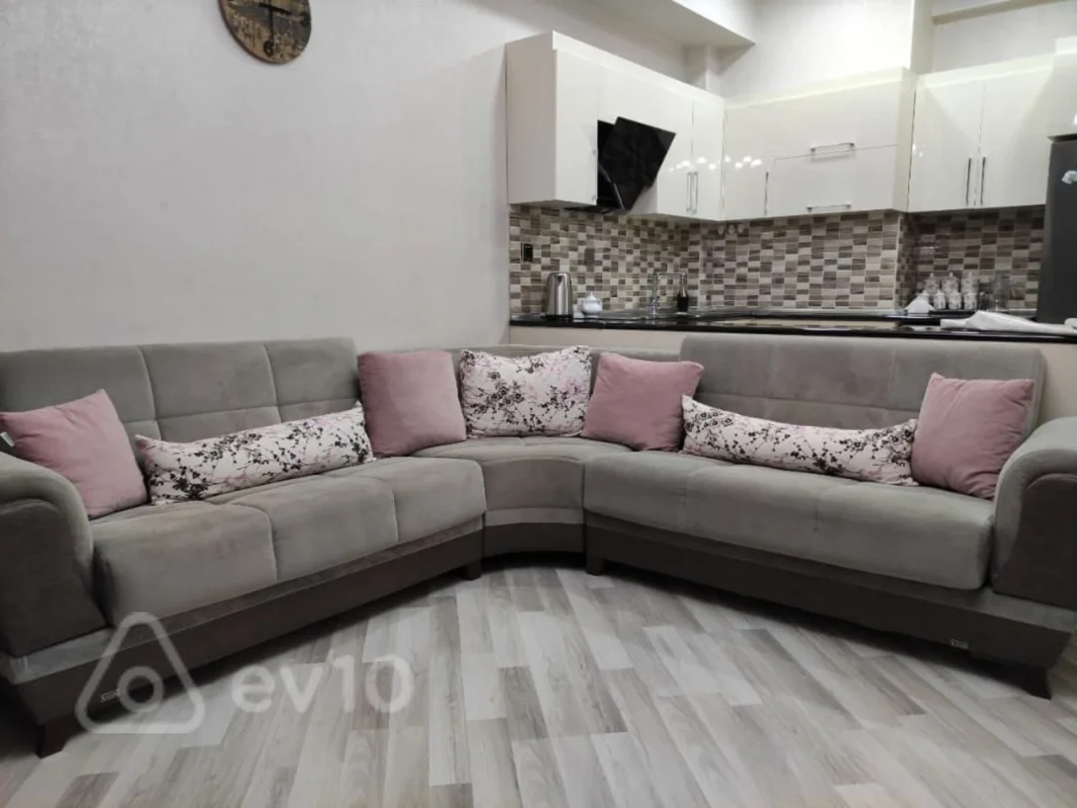 Kirayə verilir 2 otaqlı yeni tikili 71 m²