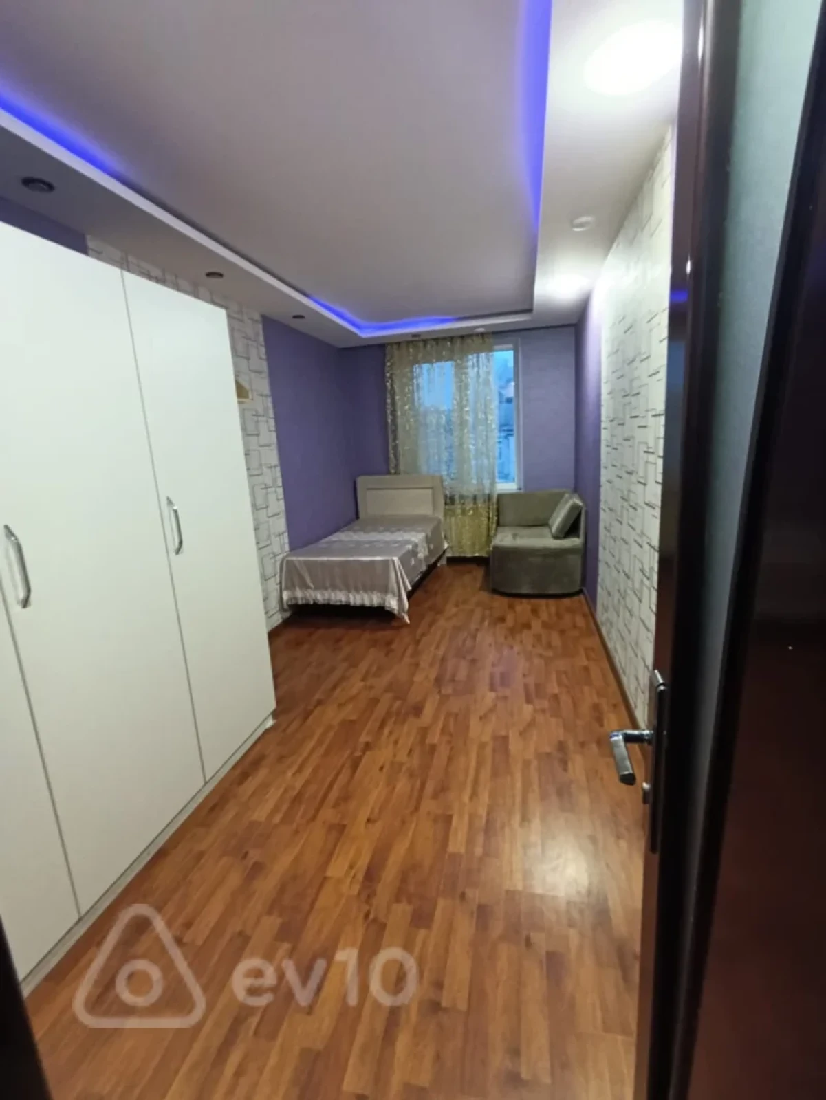 Kirayə verilir 3 otaqlı köhnə tikili 70 m²
