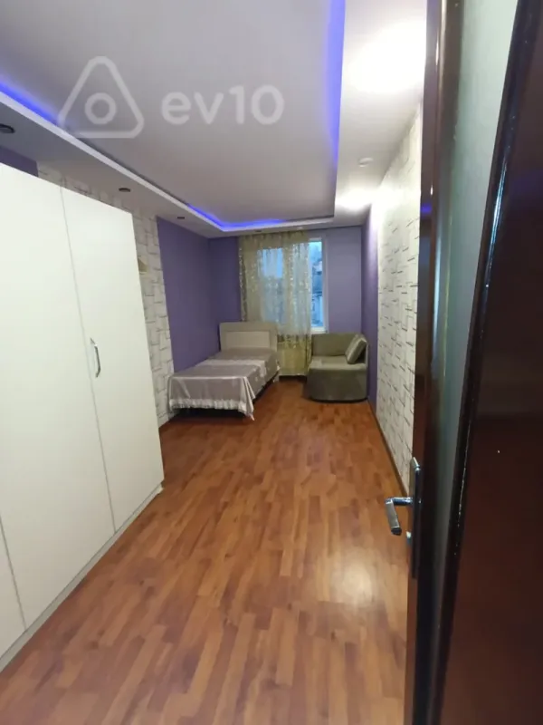 Kirayə verilir 3 otaqlı köhnə tikili 70 m²