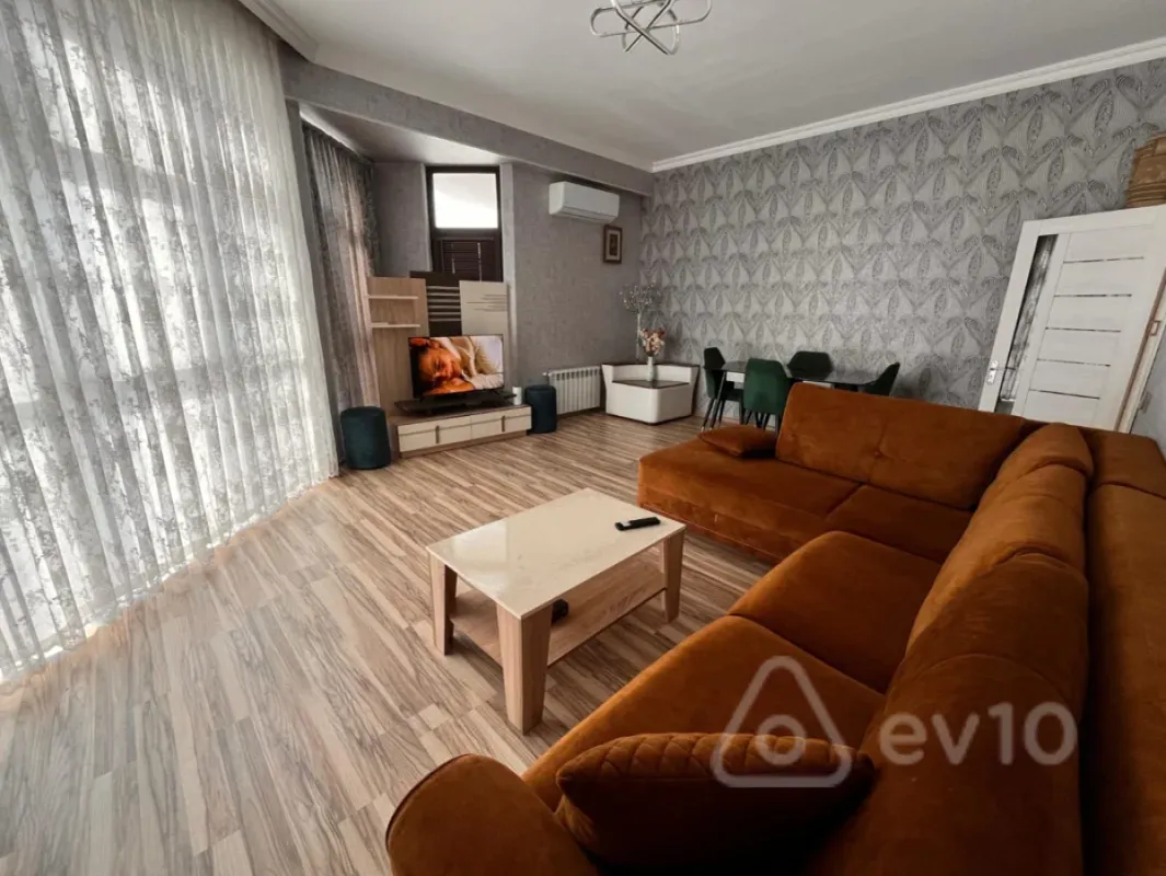 Kirayə verilir 2 otaqlı yeni tikili 86 m²