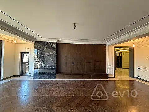 Satılır 4 otaqlı yeni tikili 220 m²