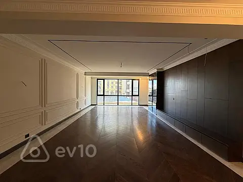 Satılır 4 otaqlı yeni tikili 220 m²
