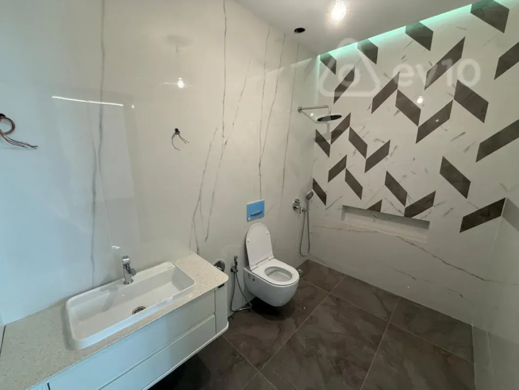 Satılır 4 otaqlı yeni tikili 220 m²