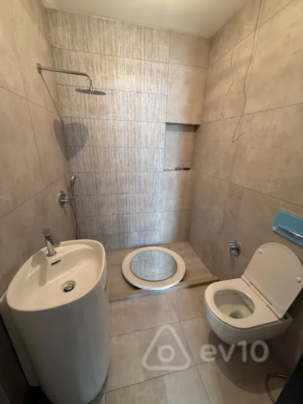 Satılır 4 otaqlı yeni tikili 220 m²