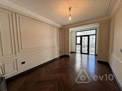 Satılır 4 otaqlı yeni tikili 220 m²