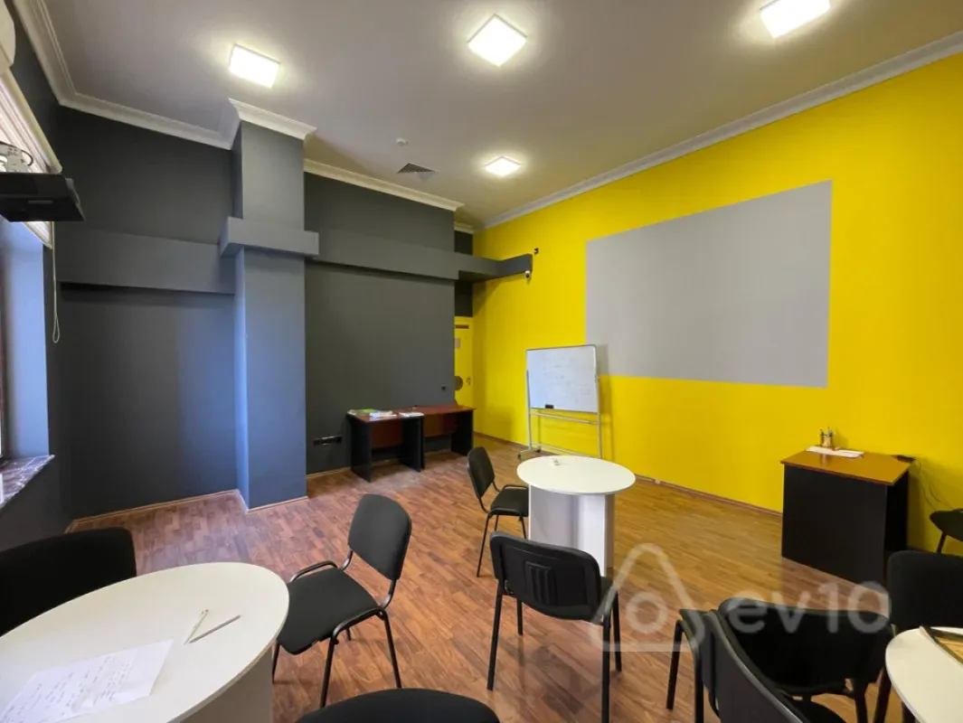Kirayə verilir 4 otaqlı ofis 150 m²